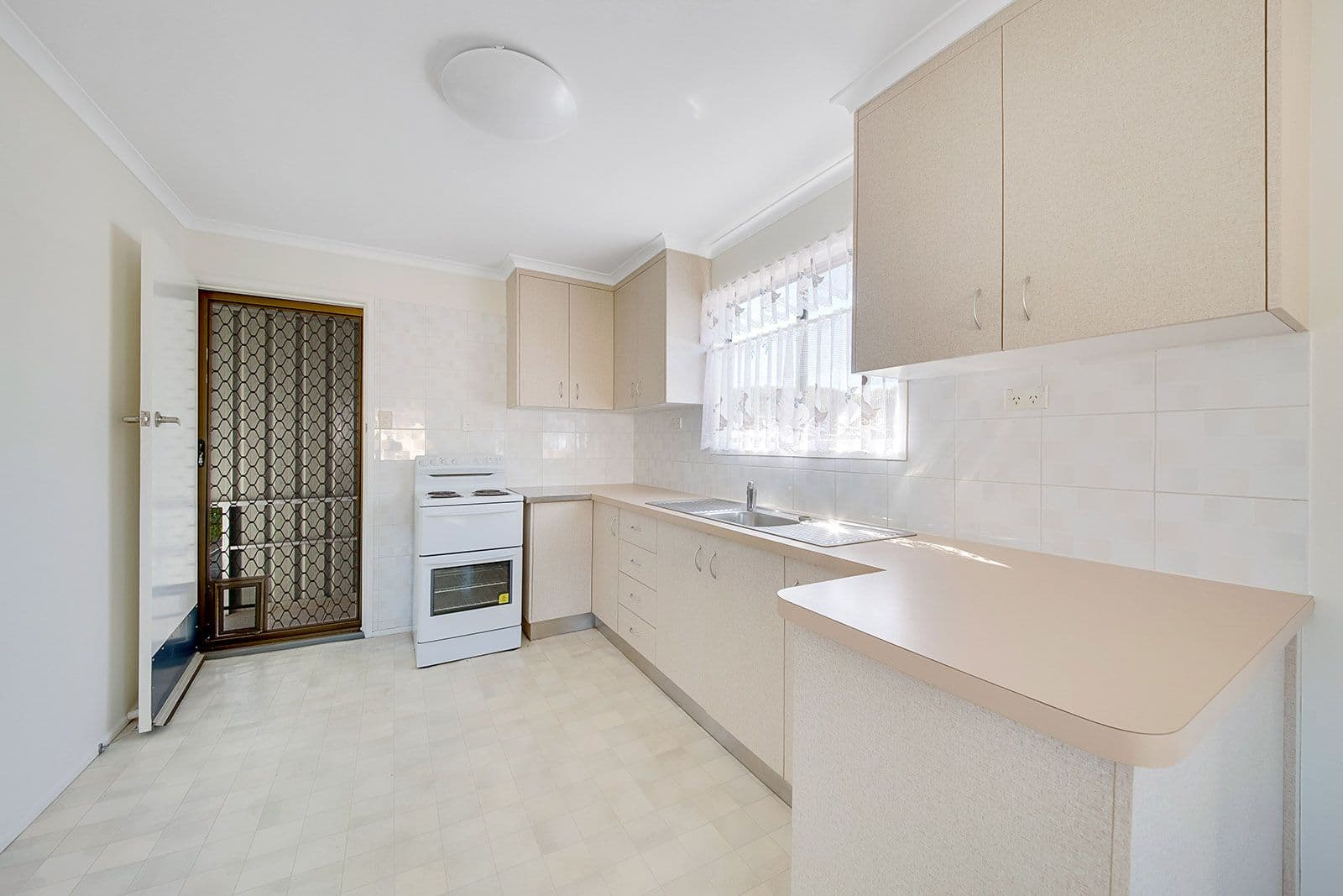 10 Cedar Street, Kin Kora QLD 4680, Kin Kora - Thumbnail 3