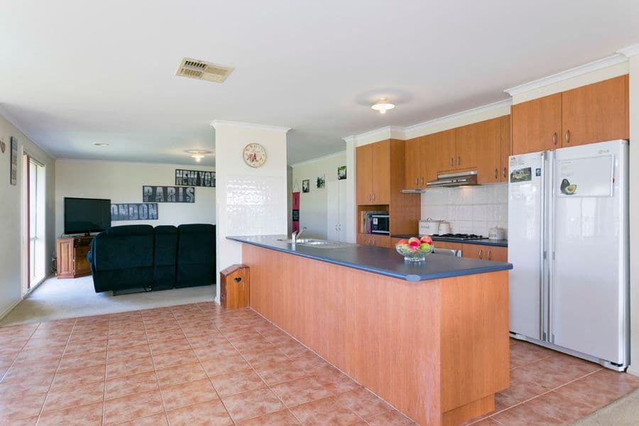23 Haywood Grove, MELTON WEST VIC 3337, Melton West - Thumbnail 2