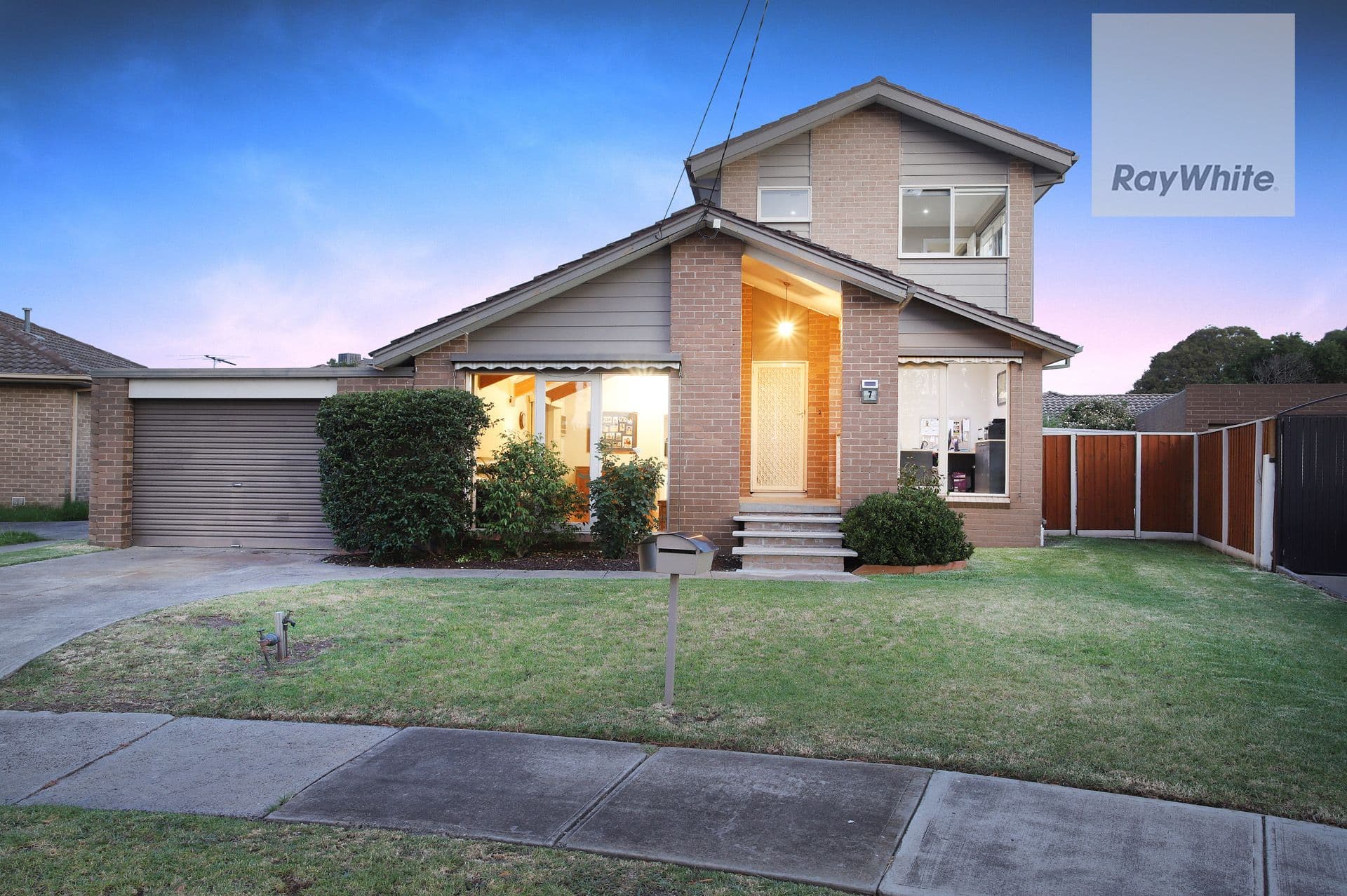 7 Neath Close, Gladstone Park VIC 3043, Gladstone Park - Thumbnail 2