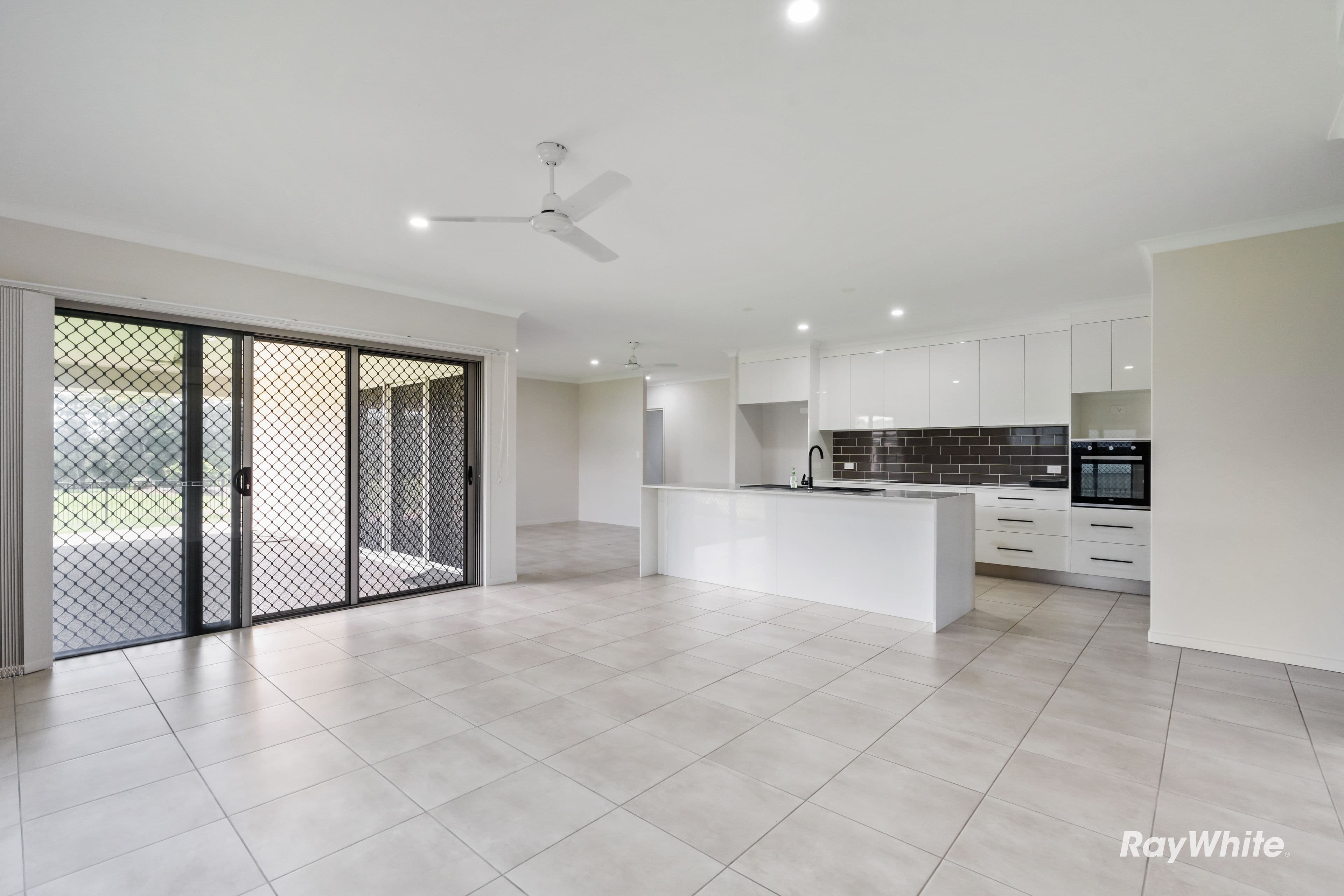 42 Bisdee Street, Coral Cove QLD 4670, Coral Cove - Thumbnail 2