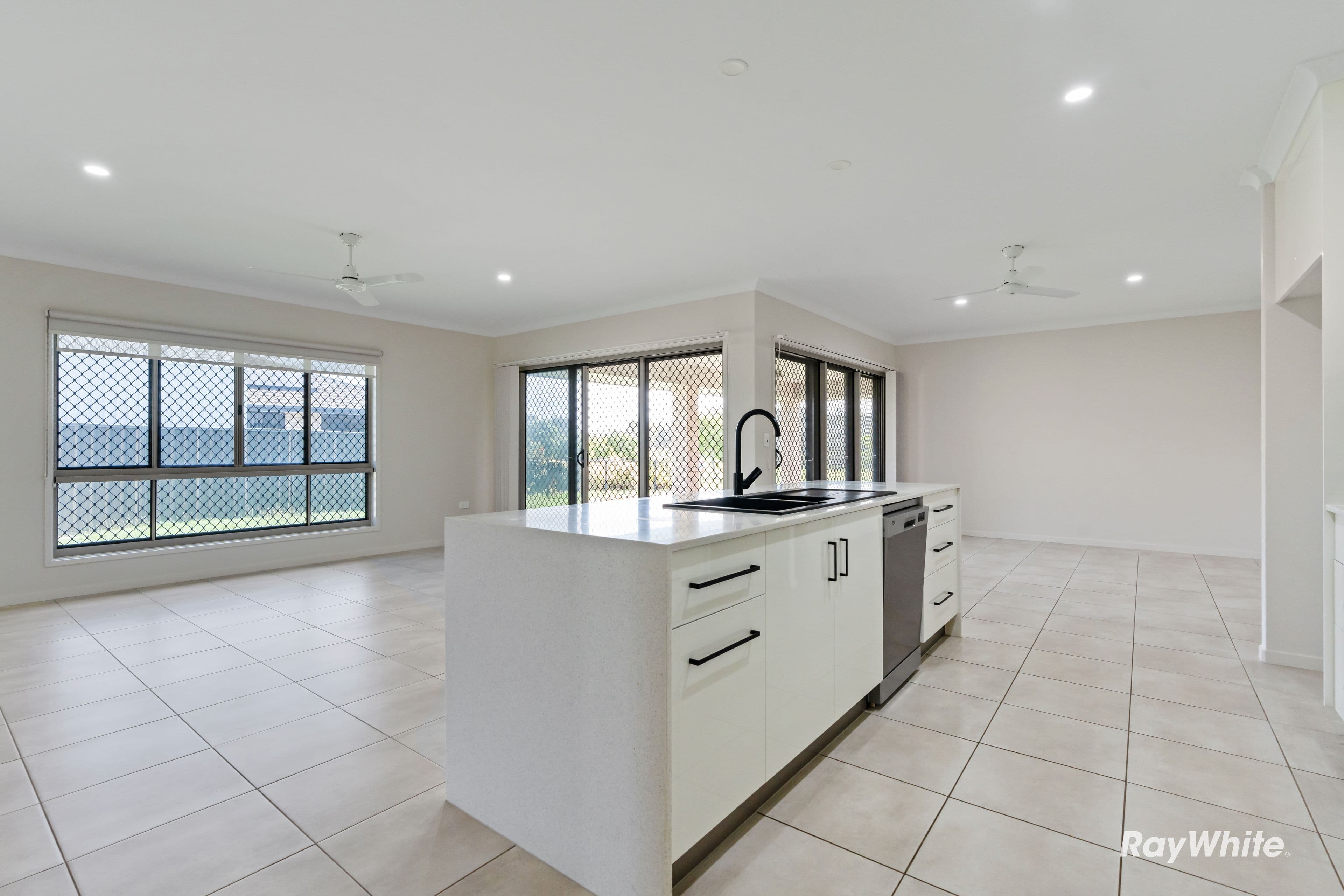 42 Bisdee Street, Coral Cove QLD 4670, Coral Cove - Thumbnail 4