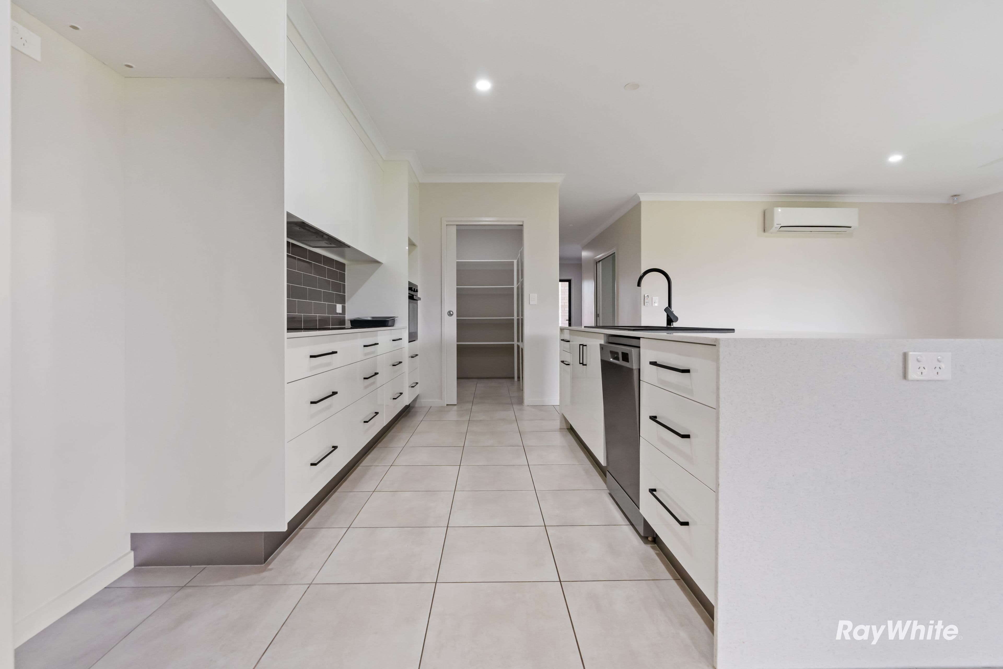 42 Bisdee Street, Coral Cove QLD 4670, Coral Cove - Thumbnail 5