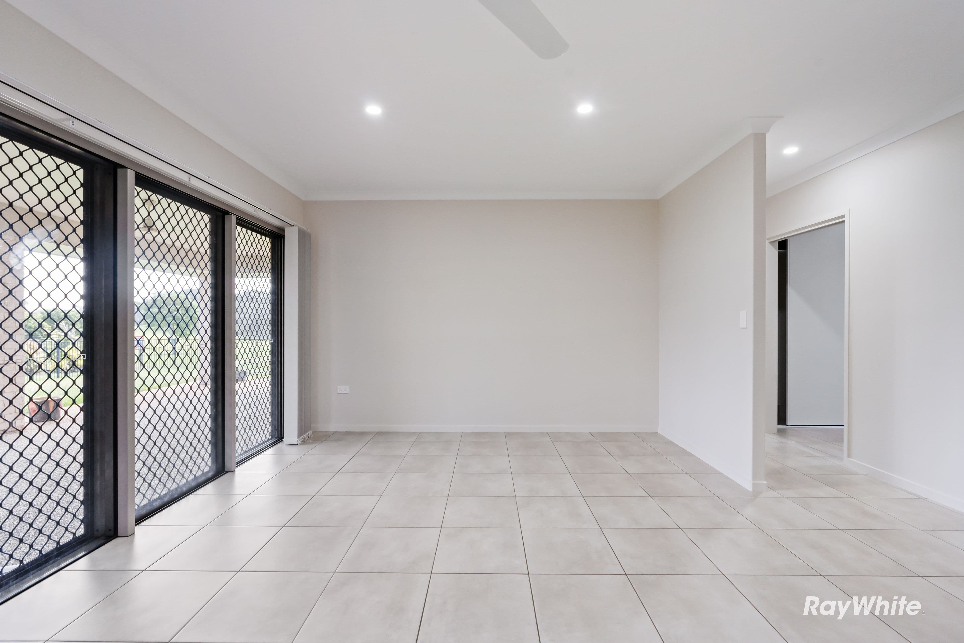 42 Bisdee Street, Coral Cove QLD 4670, Coral Cove - Thumbnail 7