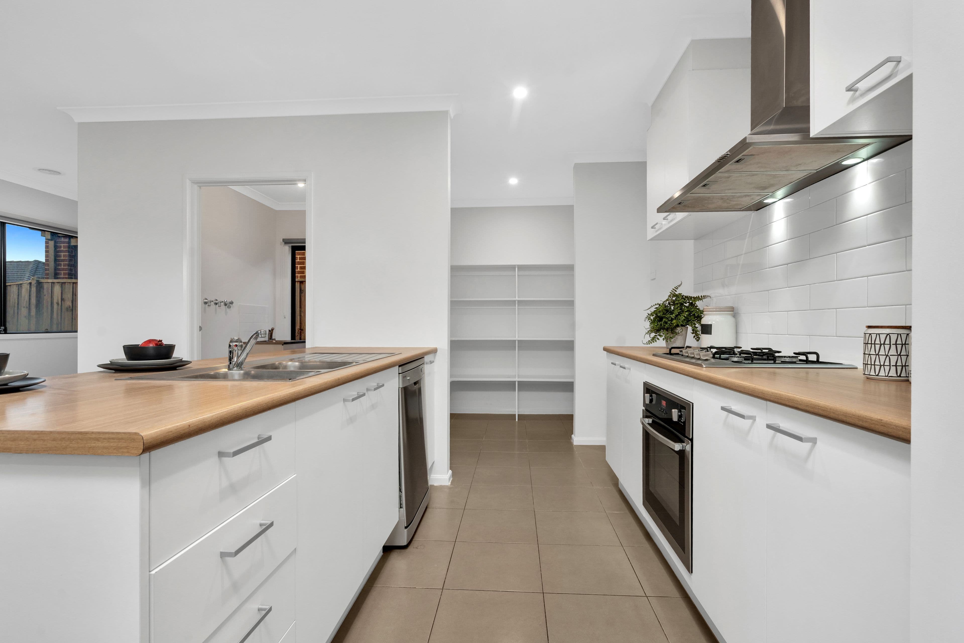 112 Wheelers Park Drive, Cranbourne North VIC 3977, Cranbourne North - Thumbnail 6