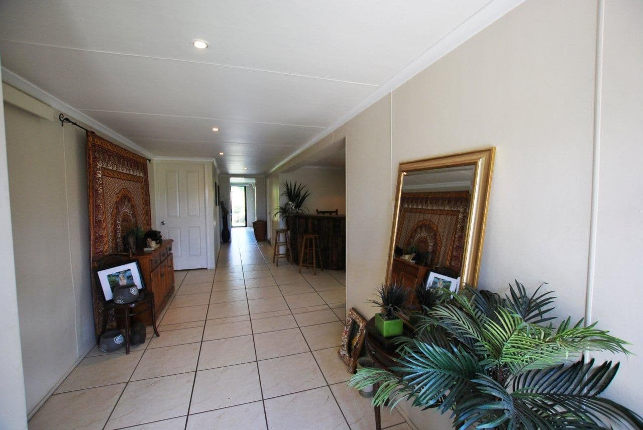 11 Gilbert Court, MORANBAH QLD 4744, Moranbah - Thumbnail 4