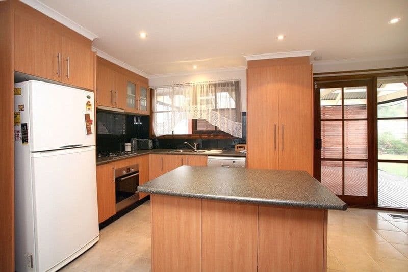 15 Trevena Close, ROWVILLE VIC 3178, Rowville - Thumbnail 2