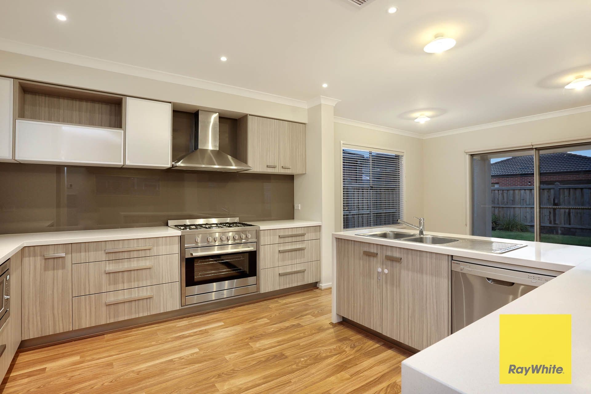 10 Seacoast Street, Point Cook VIC 3030, Point Cook - Thumbnail 4