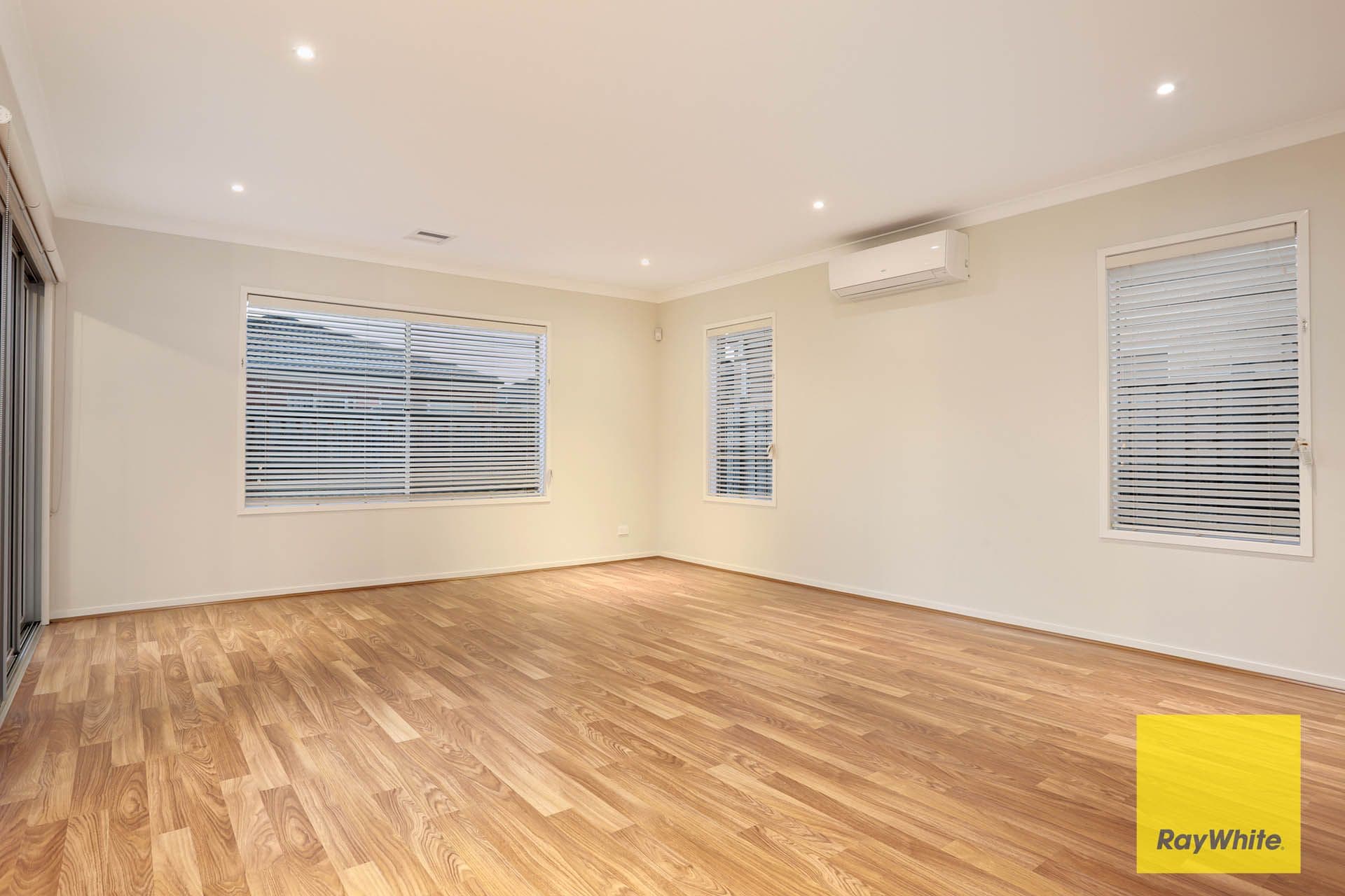 10 Seacoast Street, Point Cook VIC 3030, Point Cook - Thumbnail 7