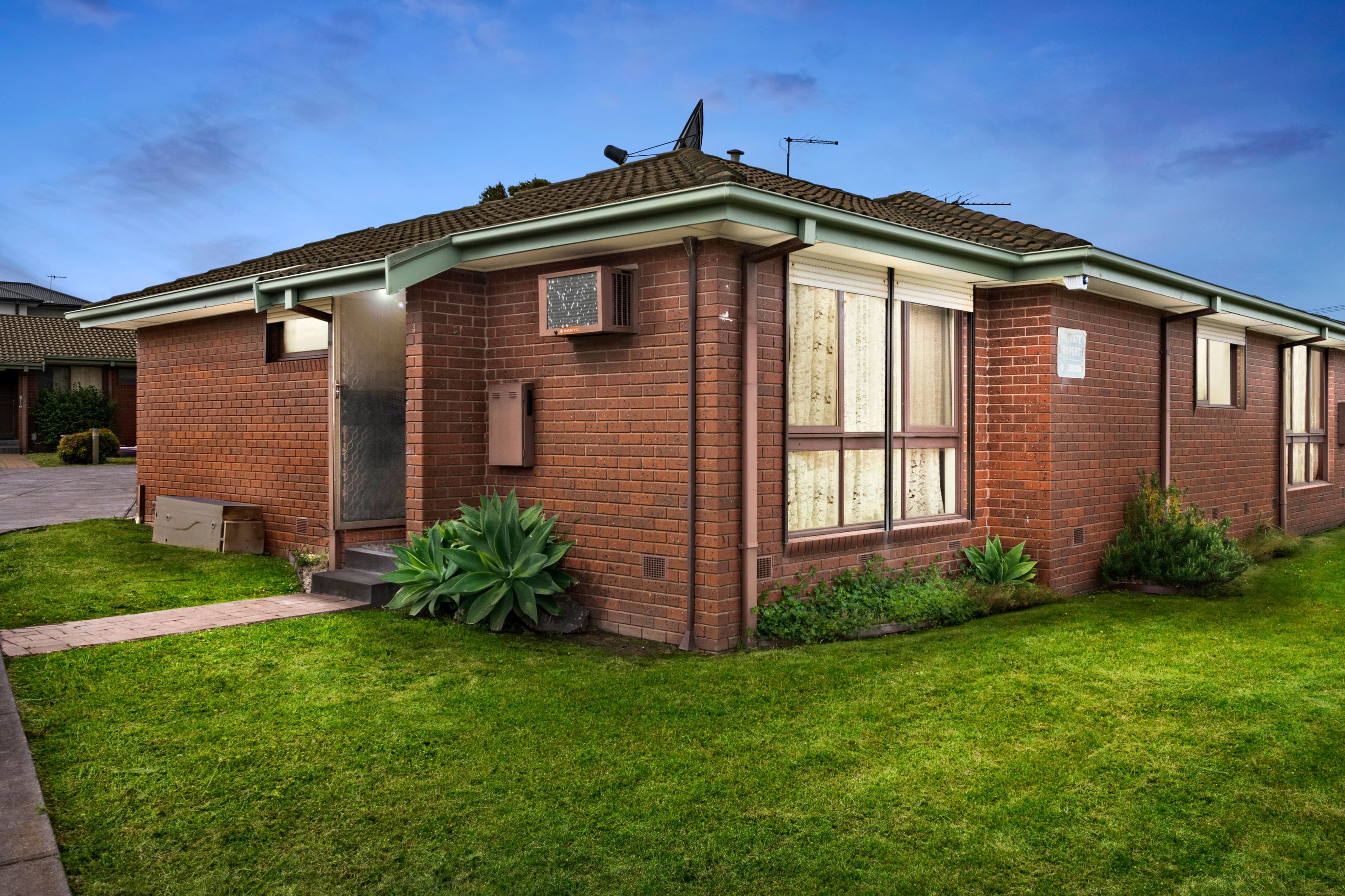 8 Symon Crescent, Thomastown VIC 3074, Thomastown - Image 1