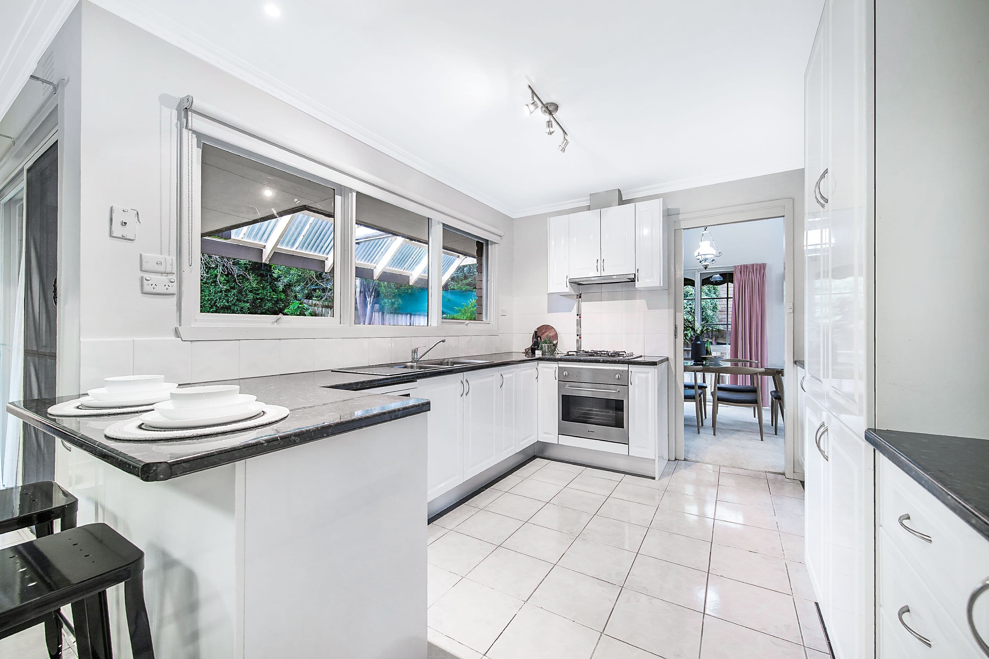13 Guinevere Parade, Glen Waverley VIC 3150, Glen Waverley - Thumbnail 5