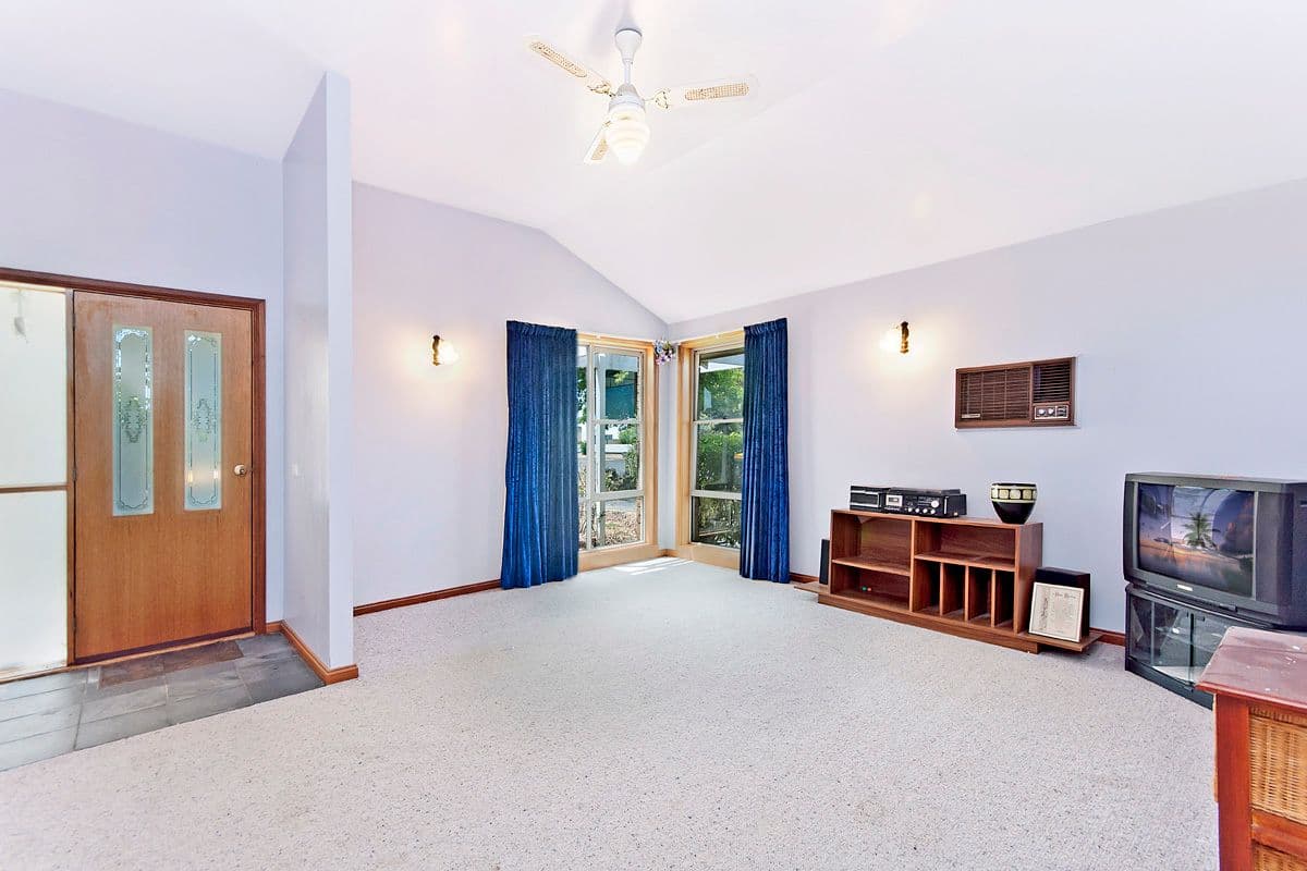 1 Rix Avenue, Cobden VIC 3266, Cobden - Thumbnail 3