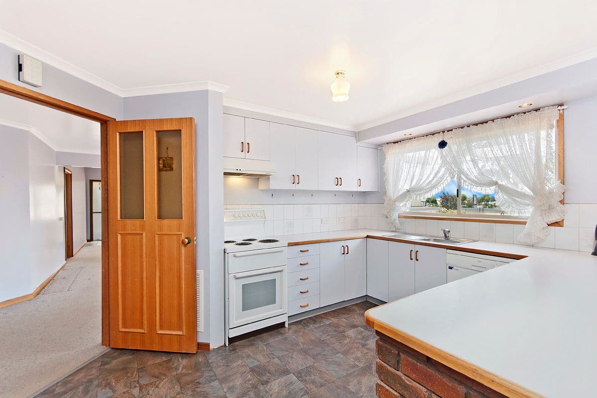 1 Rix Avenue, Cobden VIC 3266, Cobden - Thumbnail 4