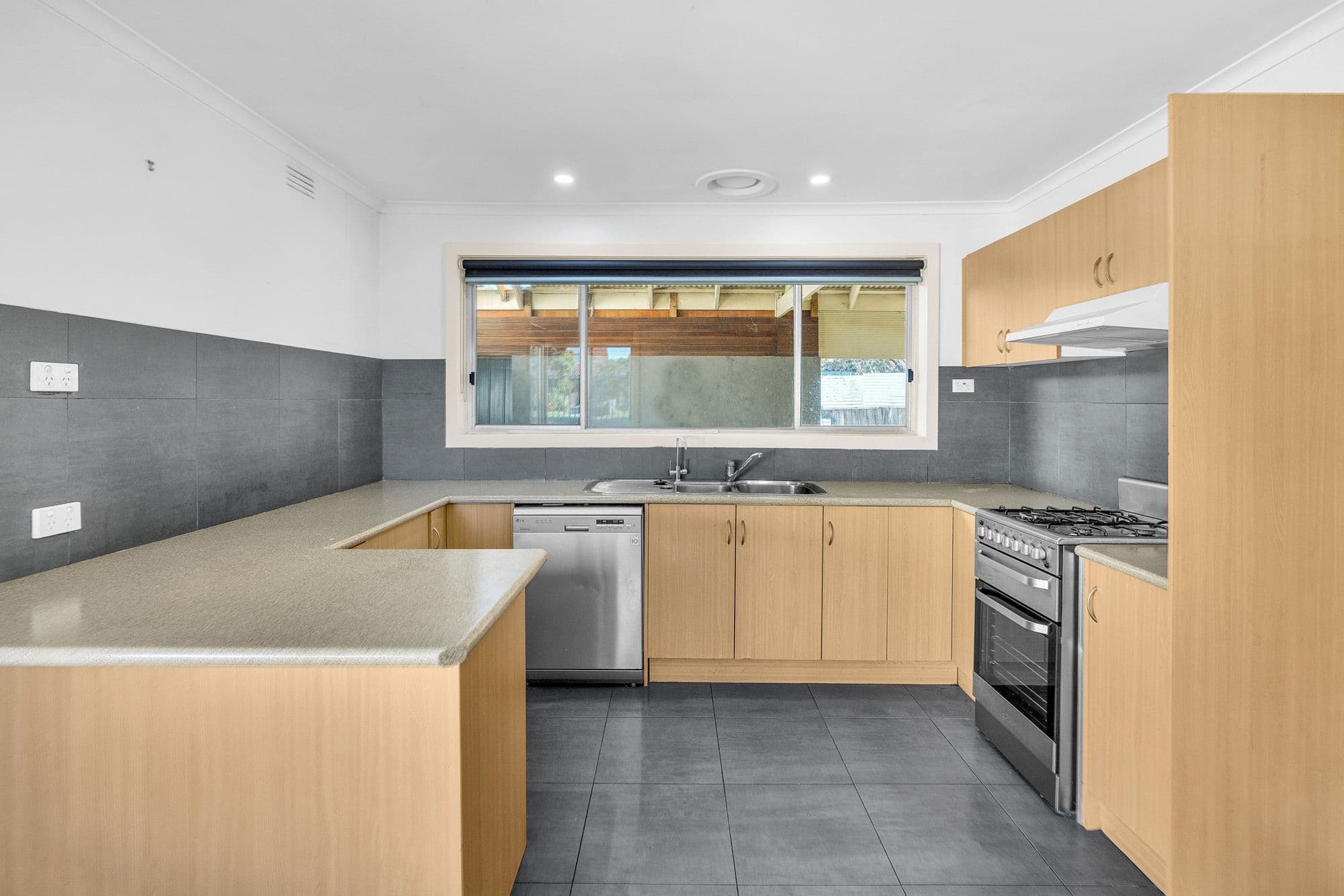 18 Fitzpatrick Drive, Altona Meadows VIC 3028, Altona Meadows - Thumbnail 4