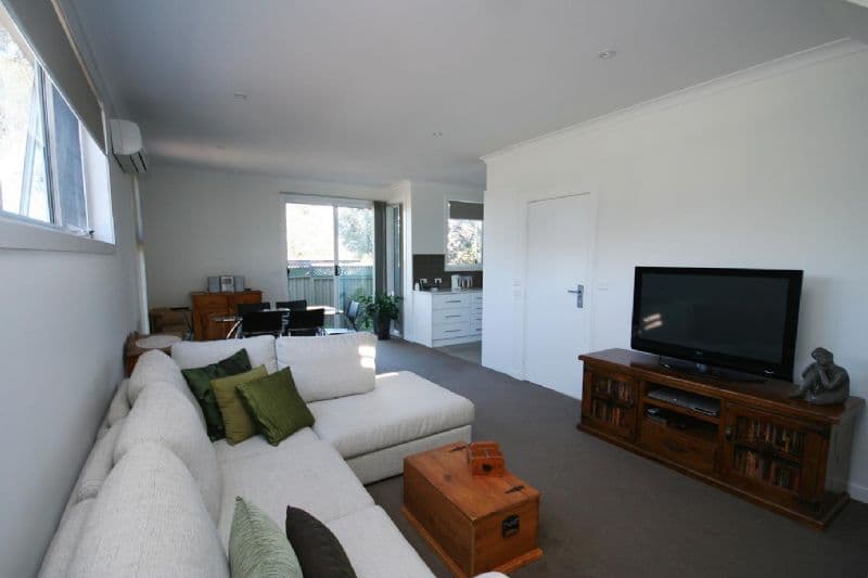 17 Gilmore Place, QUEANBEYAN NSW 2620, Queanbeyan West - Thumbnail 2