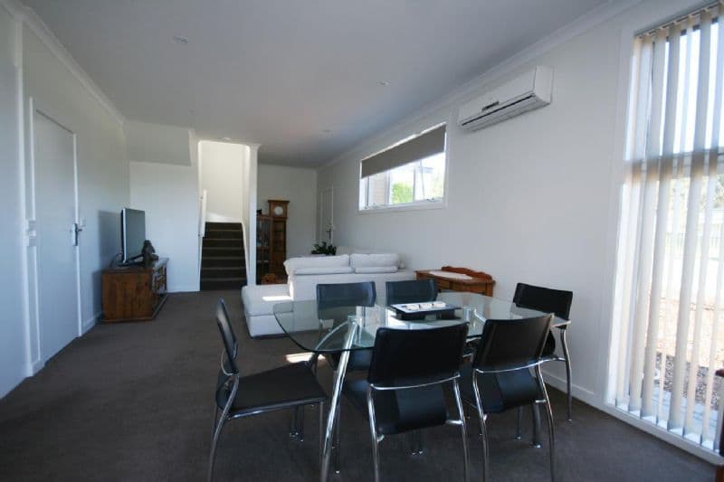 17 Gilmore Place, QUEANBEYAN NSW 2620, Queanbeyan West - Thumbnail 3
