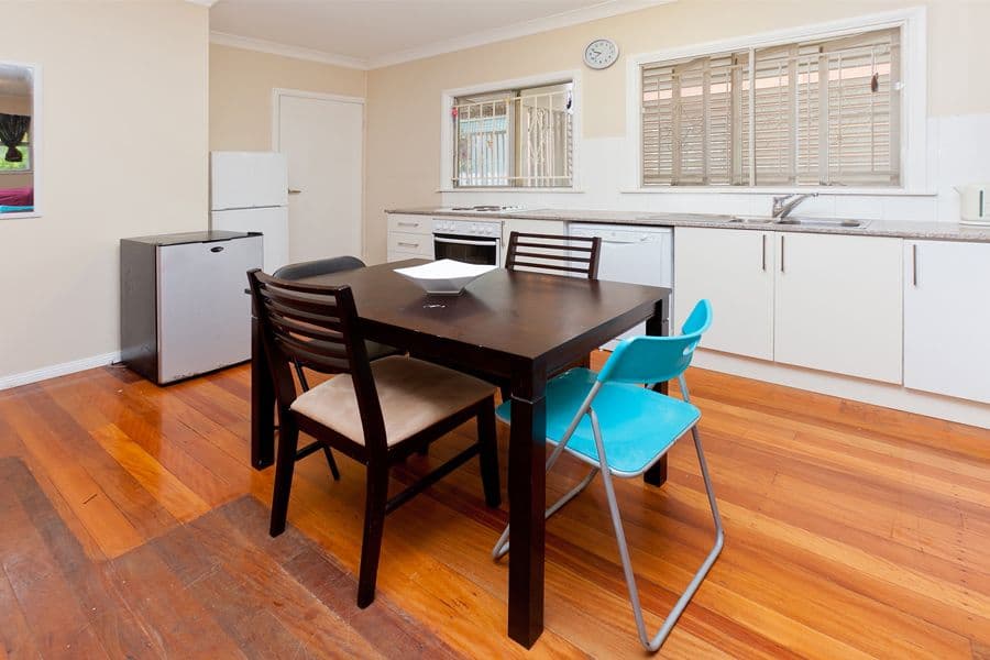 121 Marshall Road, HOLLAND PARK WEST QLD 4121, Holland Park West - Thumbnail 2