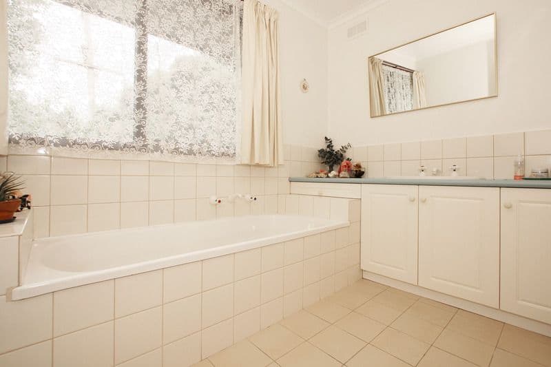 11 Roseman Road, CHIRNSIDE PARK VIC 3116, Chirnside Park - Thumbnail 8