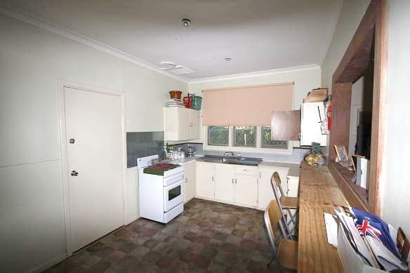28 Robin Hood Avenue, ARMADALE WA 6112, Armadale - Thumbnail 2