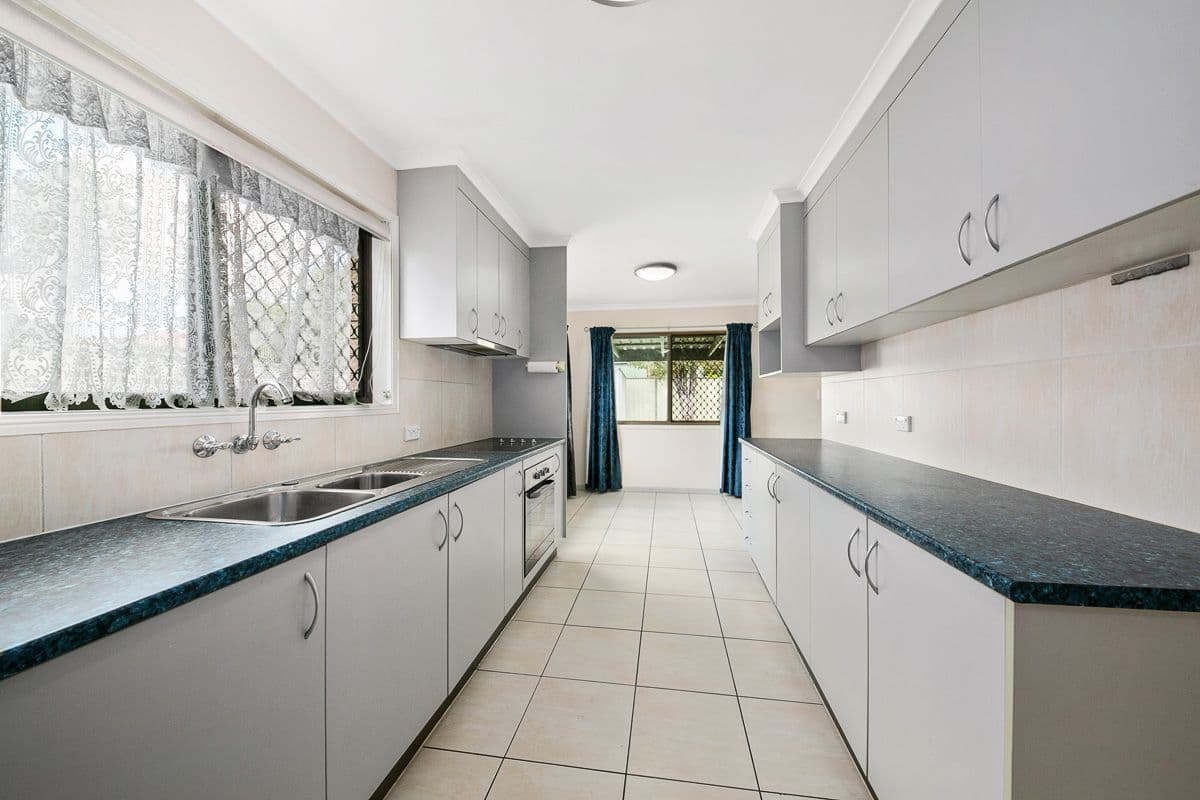 327 Cliveden Avenue, Oxley QLD 4075, Oxley - Thumbnail 3