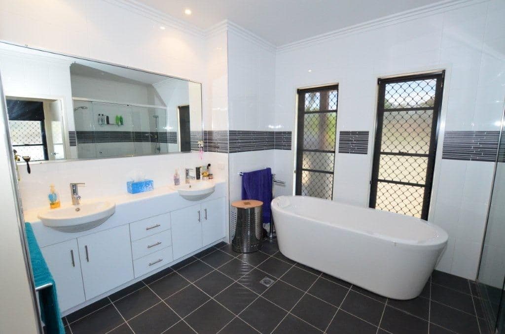 10 McRae Place, FRENCHVILLE QLD 4701, Frenchville - Thumbnail 5