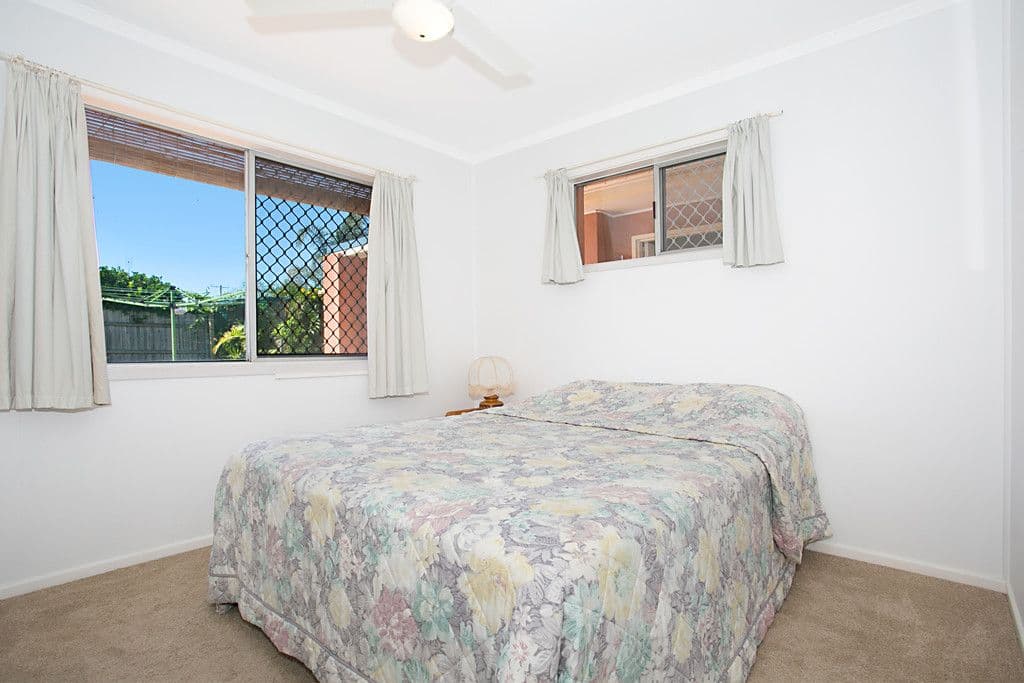 27 Lesley Avenue, Miami QLD 4220, Miami - Thumbnail 4