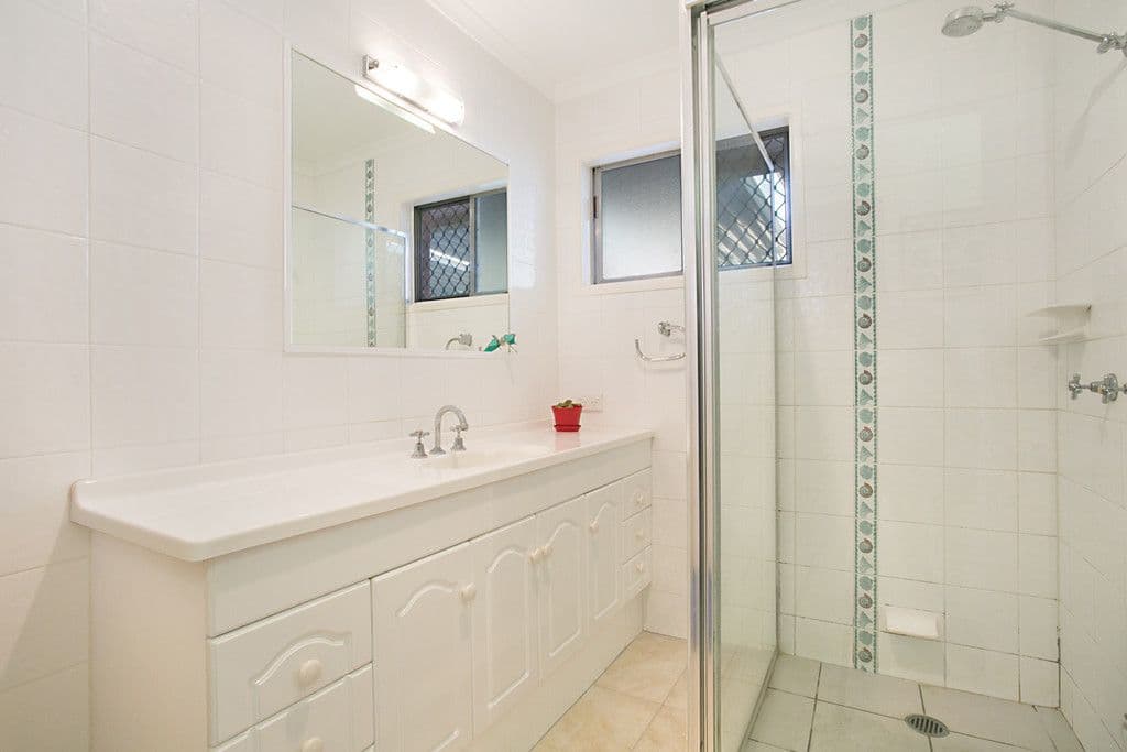 27 Lesley Avenue, Miami QLD 4220, Miami - Thumbnail 5