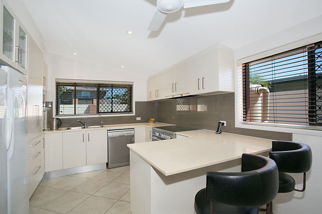27 Lesley Avenue, Miami QLD 4220, Miami - Thumbnail 6