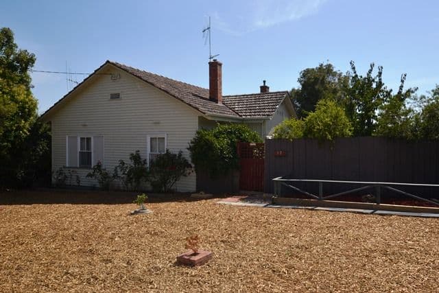 17 Delhi Street, Seymour VIC 3660, Seymour - Thumbnail 2
