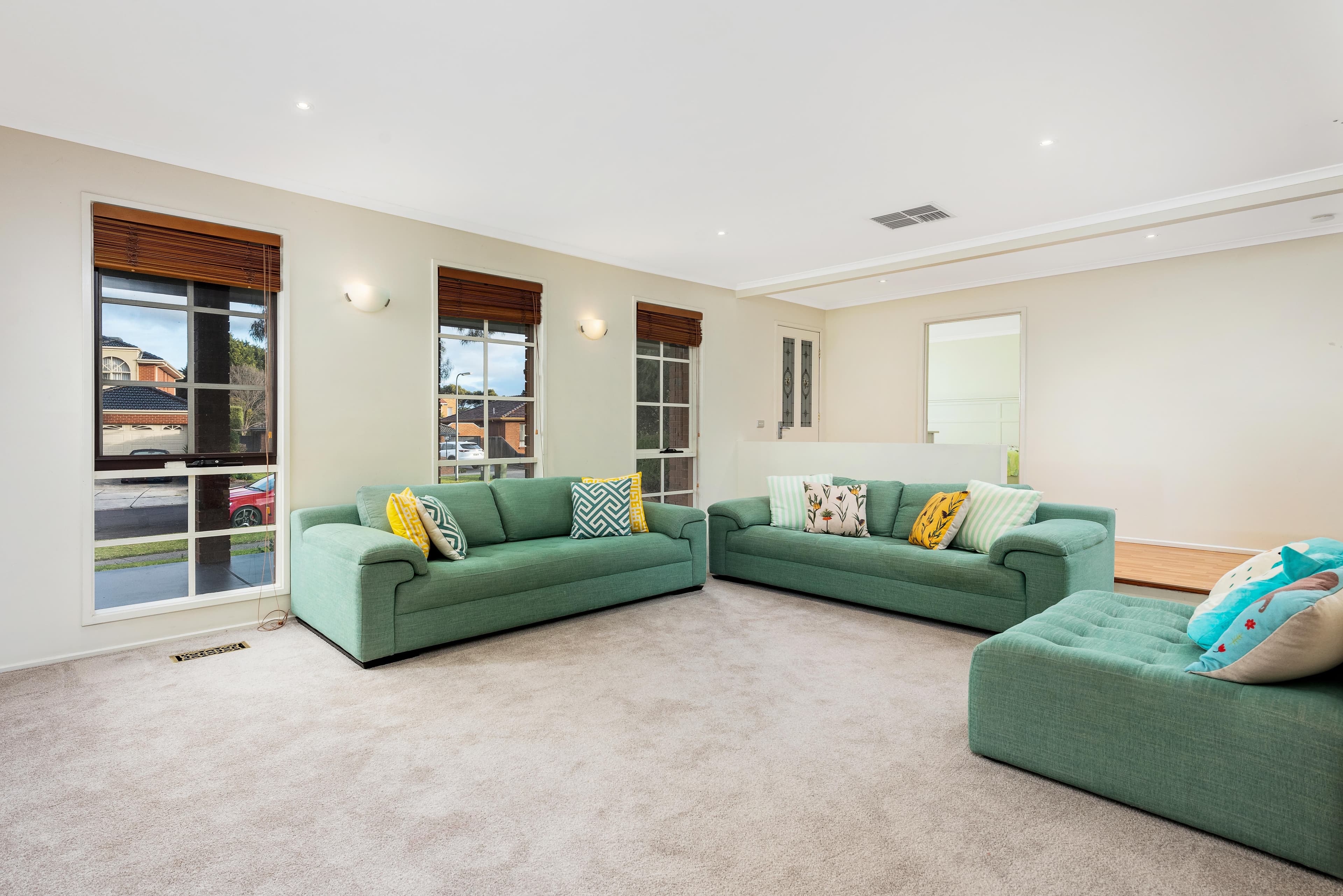 20 Azalea Avenue, Mill Park VIC 3082, Mill Park - Thumbnail 2
