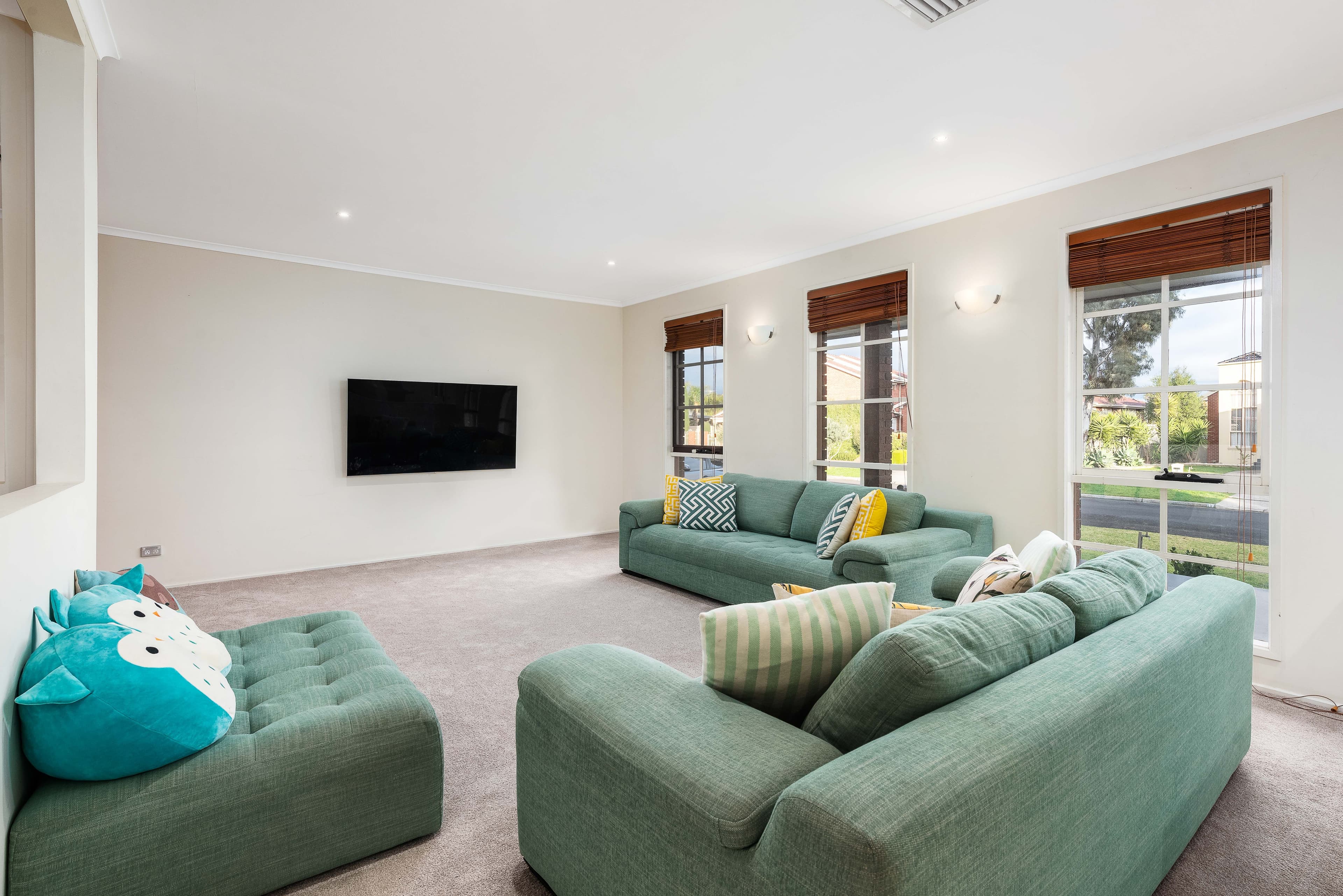 20 Azalea Avenue, Mill Park VIC 3082, Mill Park - Thumbnail 3