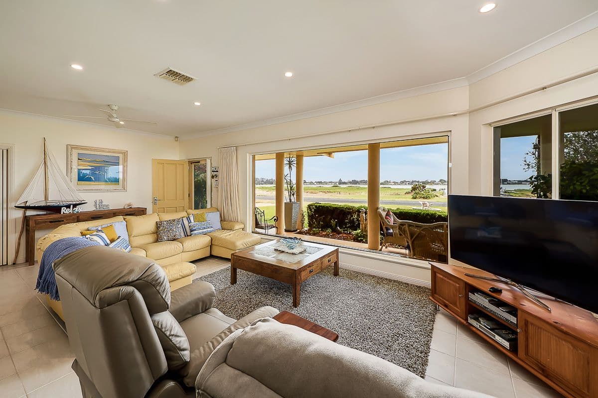 77 Captain Sturt Parade, Hindmarsh Island SA 5214, Hindmarsh Island - Thumbnail 8
