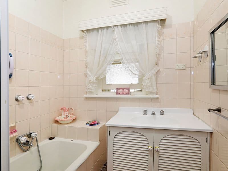 241 Shannon Avenue, Manifold Heights VIC 3218, Manifold Heights - Thumbnail 6