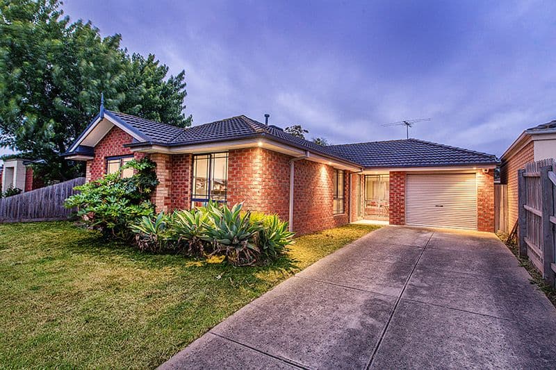25 Taplan Crescent, Cranbourne West VIC 3977, Cranbourne West - Thumbnail 2