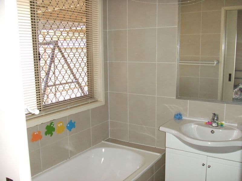 10 Cabernet Court, KINGSTON QLD 4114, Kingston - Thumbnail 3