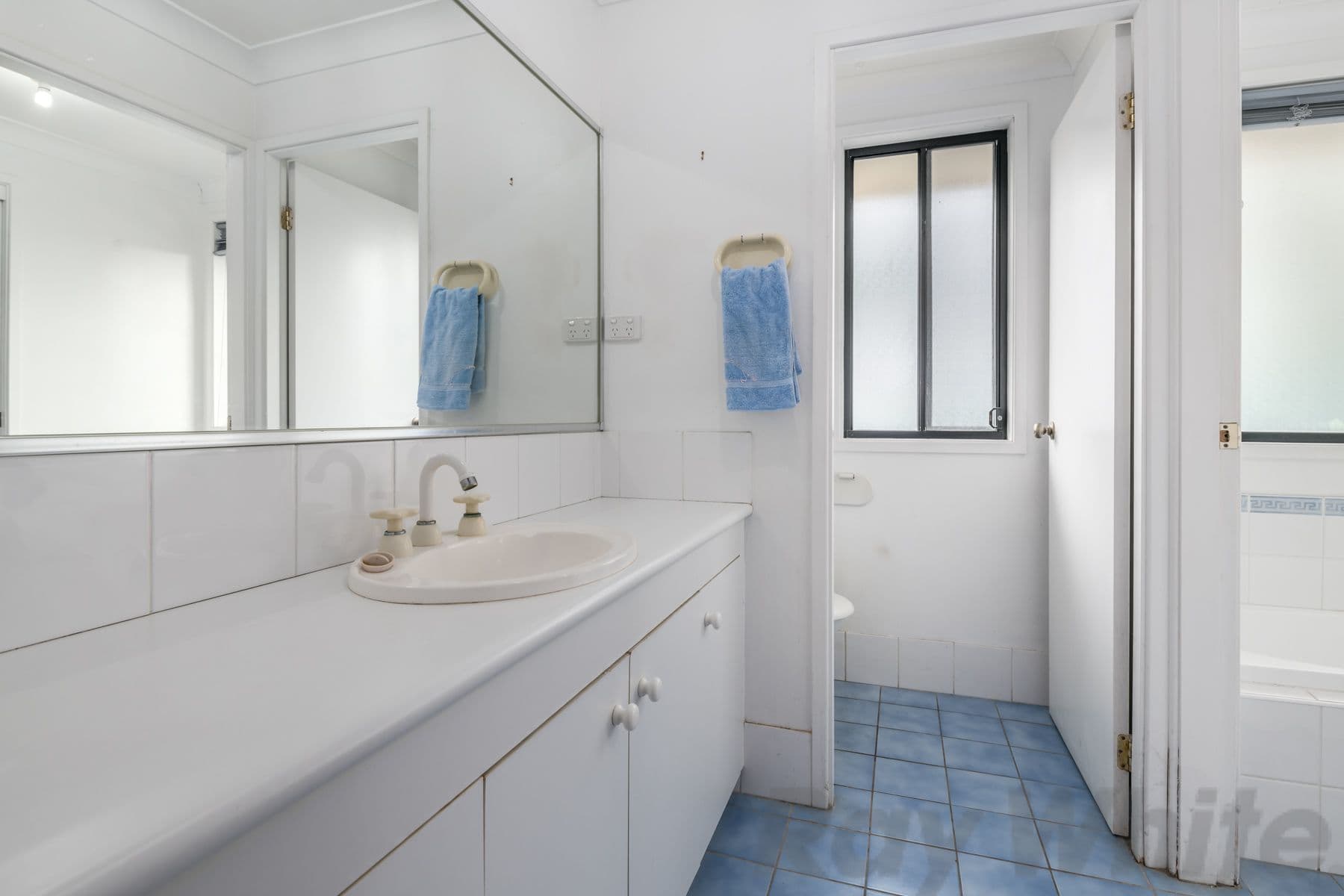 23 Southern Cross Drive, Woodrising - Thumbnail 4