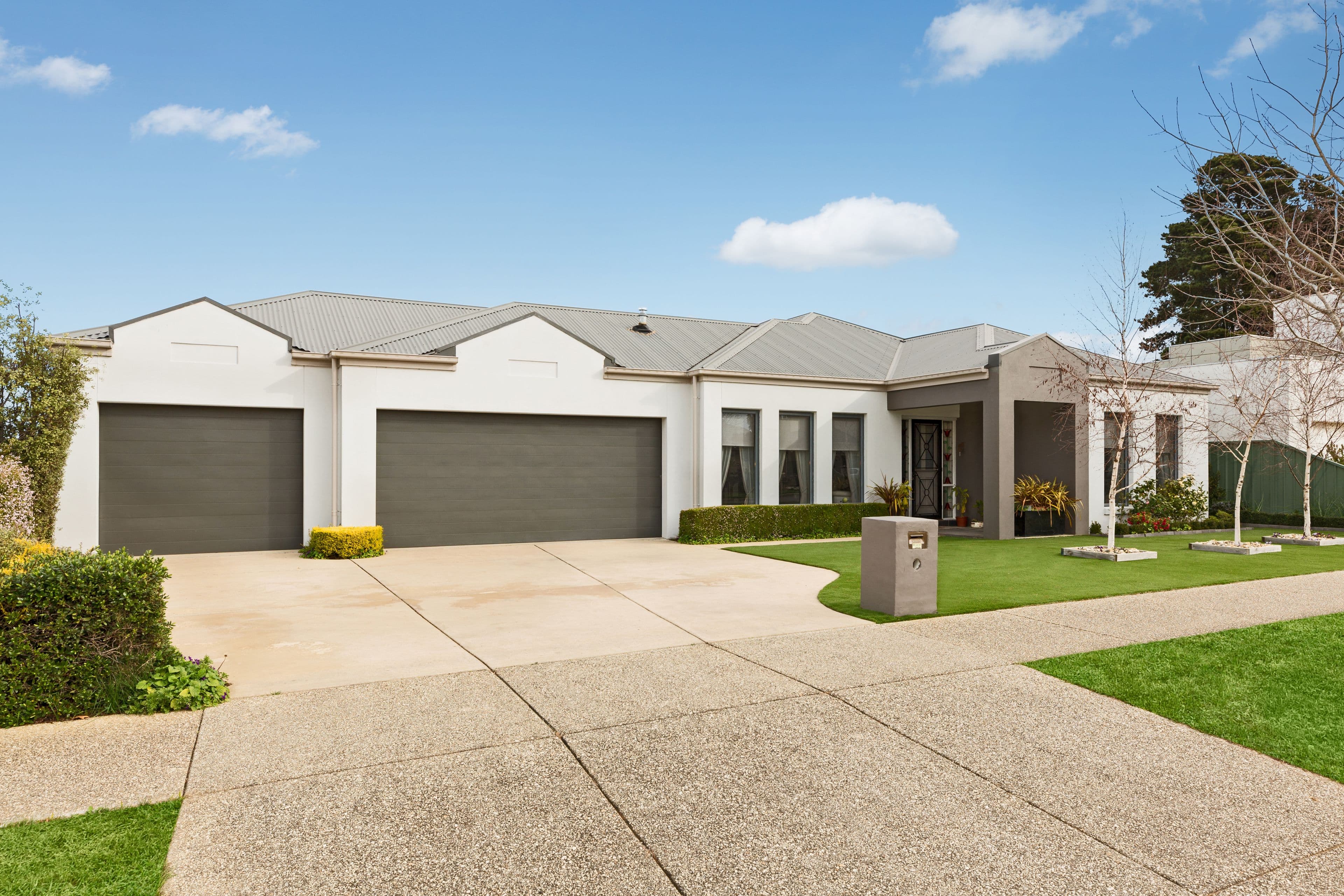 33 St Chester Avenue, Lake Gardens VIC 3355, Lake Gardens - Image 1