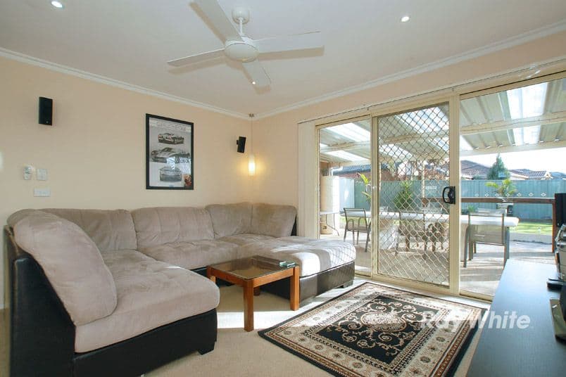 9 Scotsdale Drive, CRANBOURNE EAST VIC 3977, Cranbourne East - Thumbnail 2