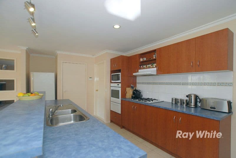 9 Scotsdale Drive, CRANBOURNE EAST VIC 3977, Cranbourne East - Thumbnail 3