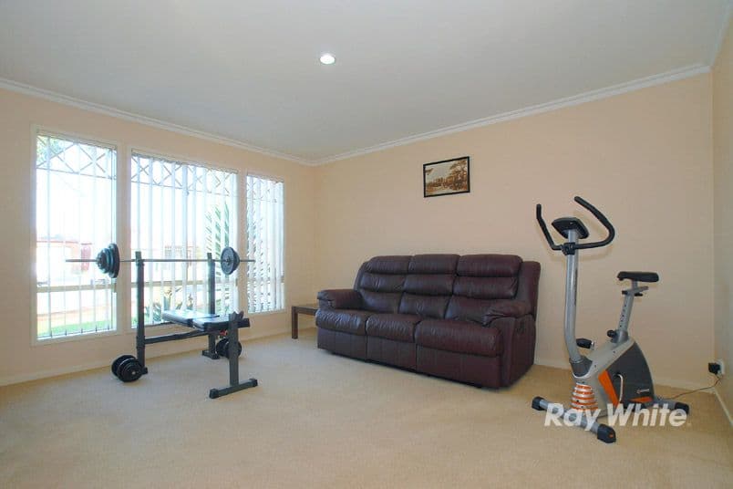 9 Scotsdale Drive, CRANBOURNE EAST VIC 3977, Cranbourne East - Thumbnail 5