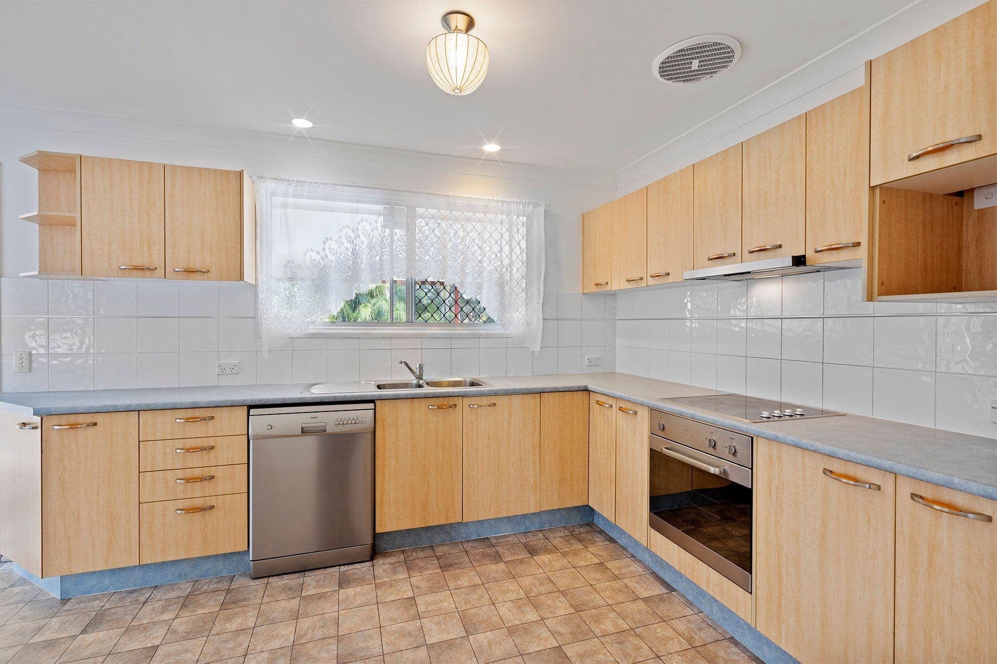 3 Coral Street, Loganlea QLD 4131, Loganlea - Thumbnail 2
