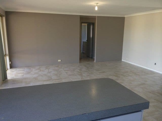 32 Charnley Gardens, WAIKIKI WA 6169, Waikiki - Thumbnail 2