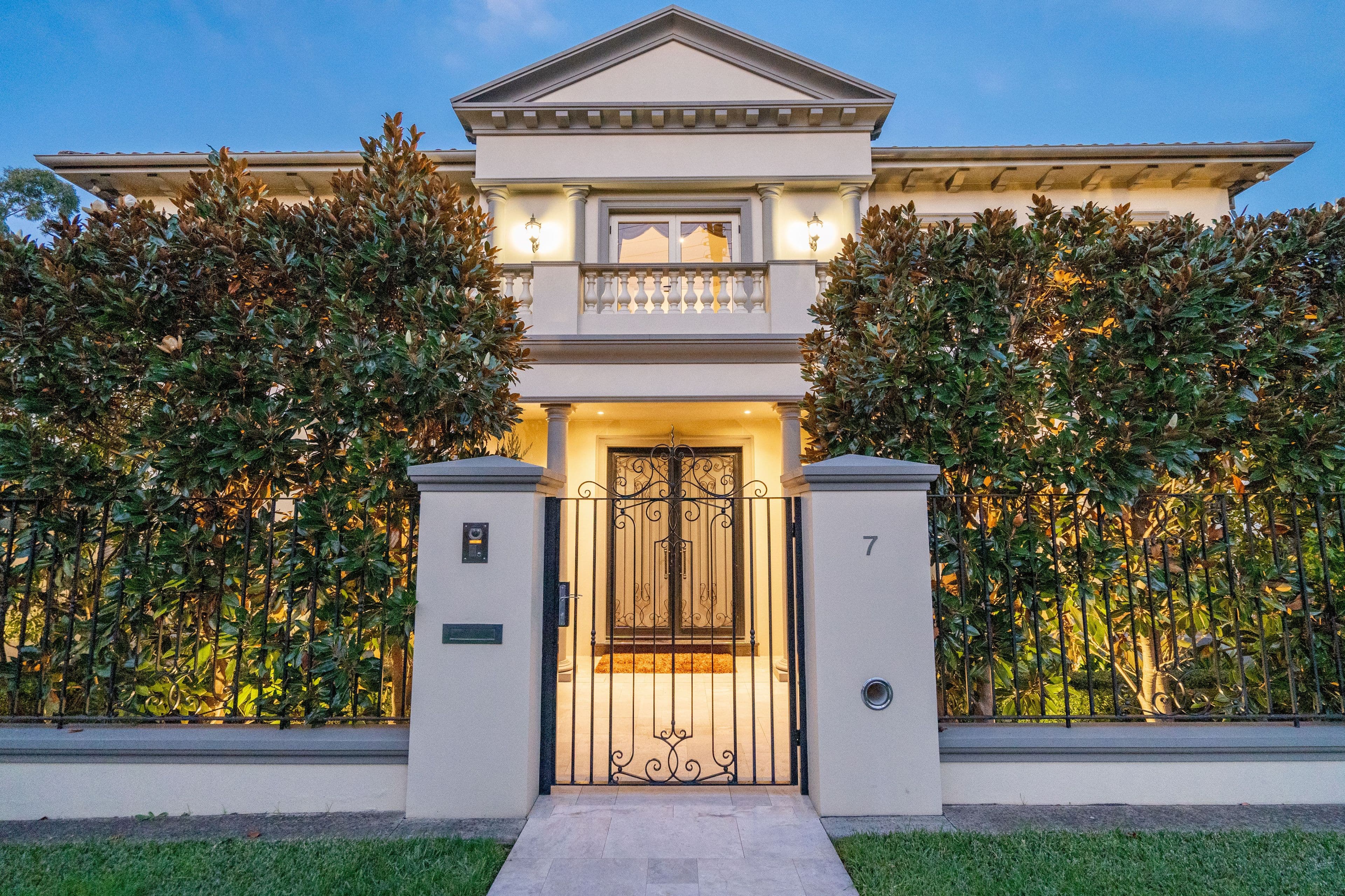 7 Elonara Court, Wheelers Hill VIC 3150, Wheelers Hill - Thumbnail 2