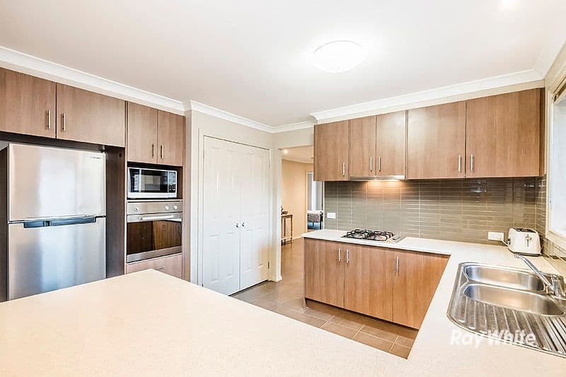 77 Thunderbolt Drive, Cranbourne East VIC 3977, Cranbourne East - Thumbnail 2