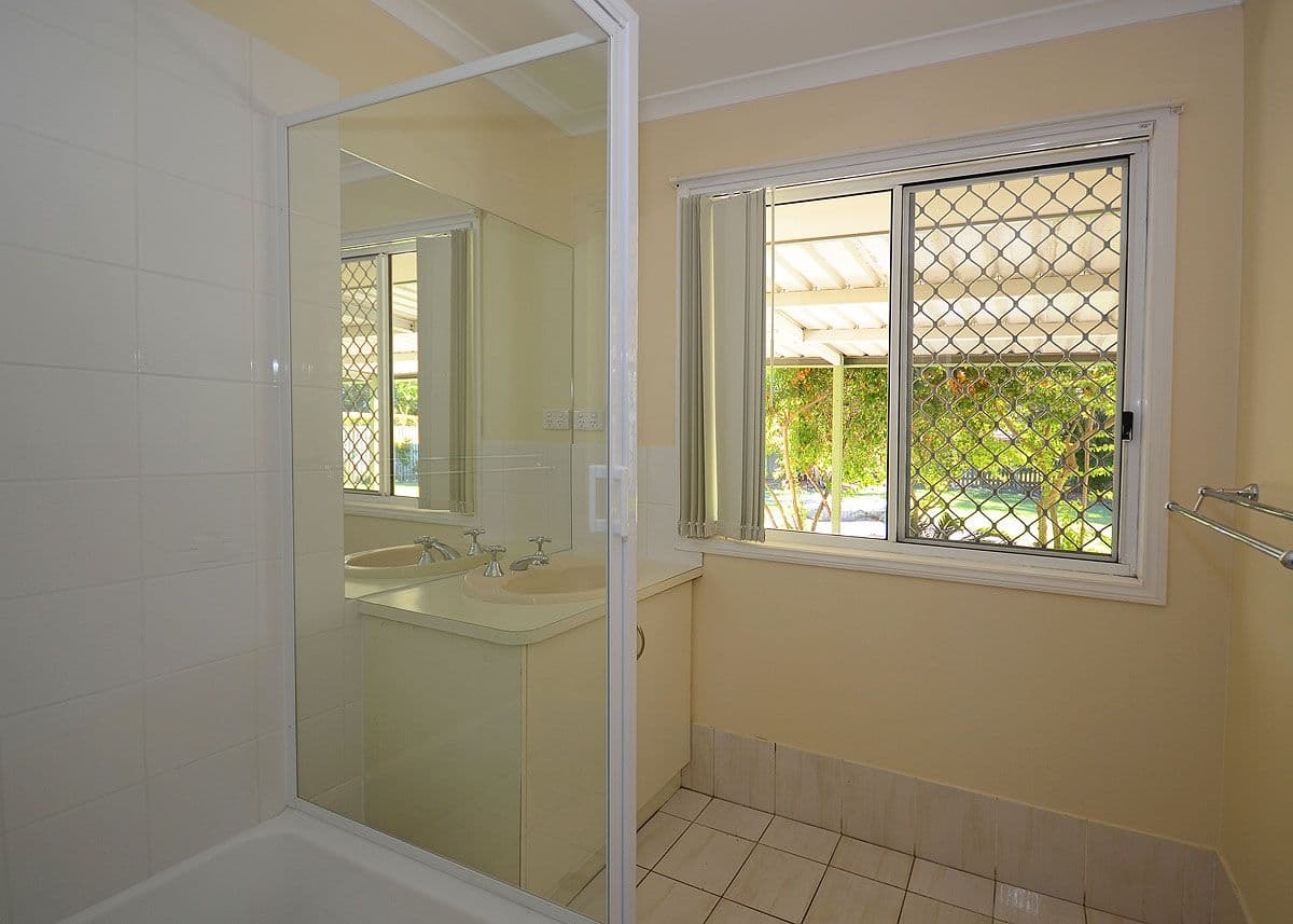23 Aimee Drive, URANGAN QLD 4655, Urangan - Thumbnail 8