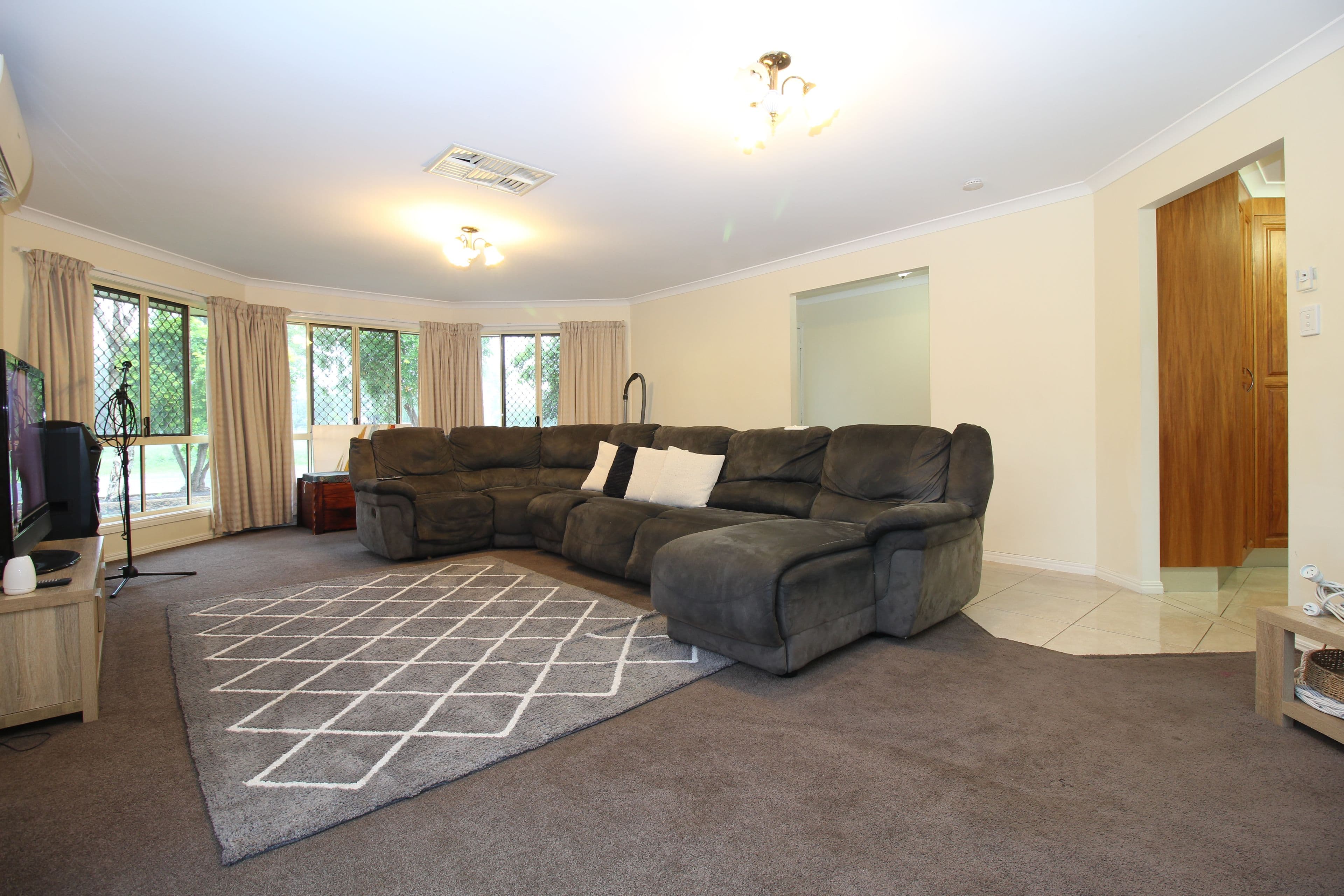 96 Baker Street, Emerald QLD 4720, Emerald - Thumbnail 3