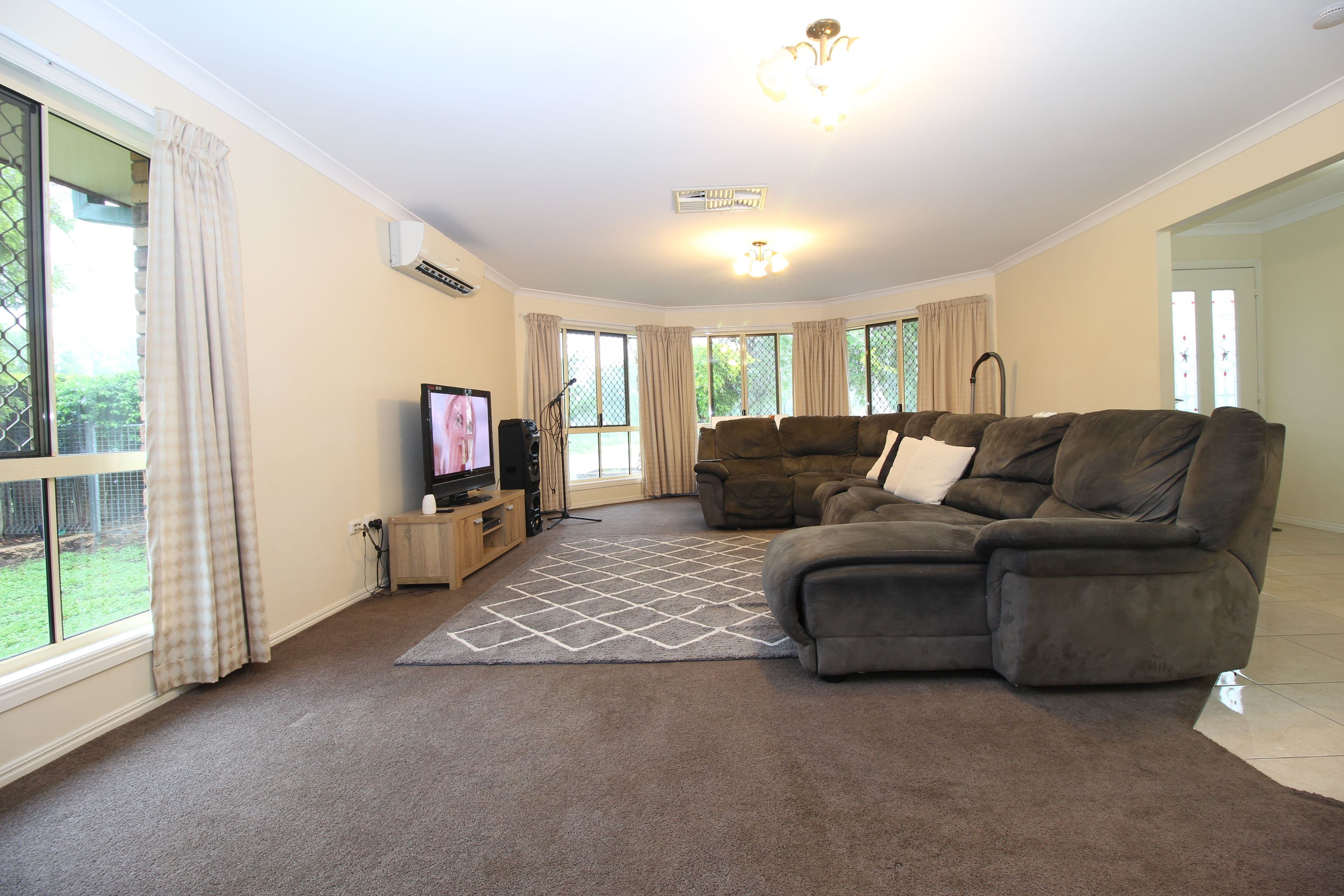 96 Baker Street, Emerald QLD 4720, Emerald - Thumbnail 4