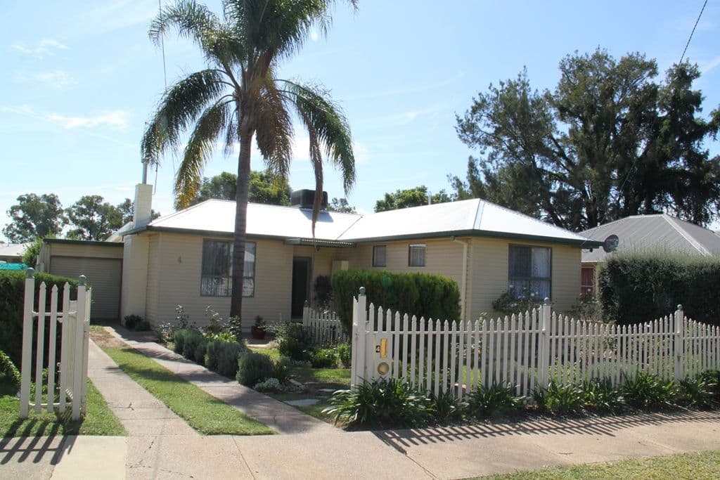 4 Mills Street, Tamworth NSW 2340, South Tamworth - Image 1