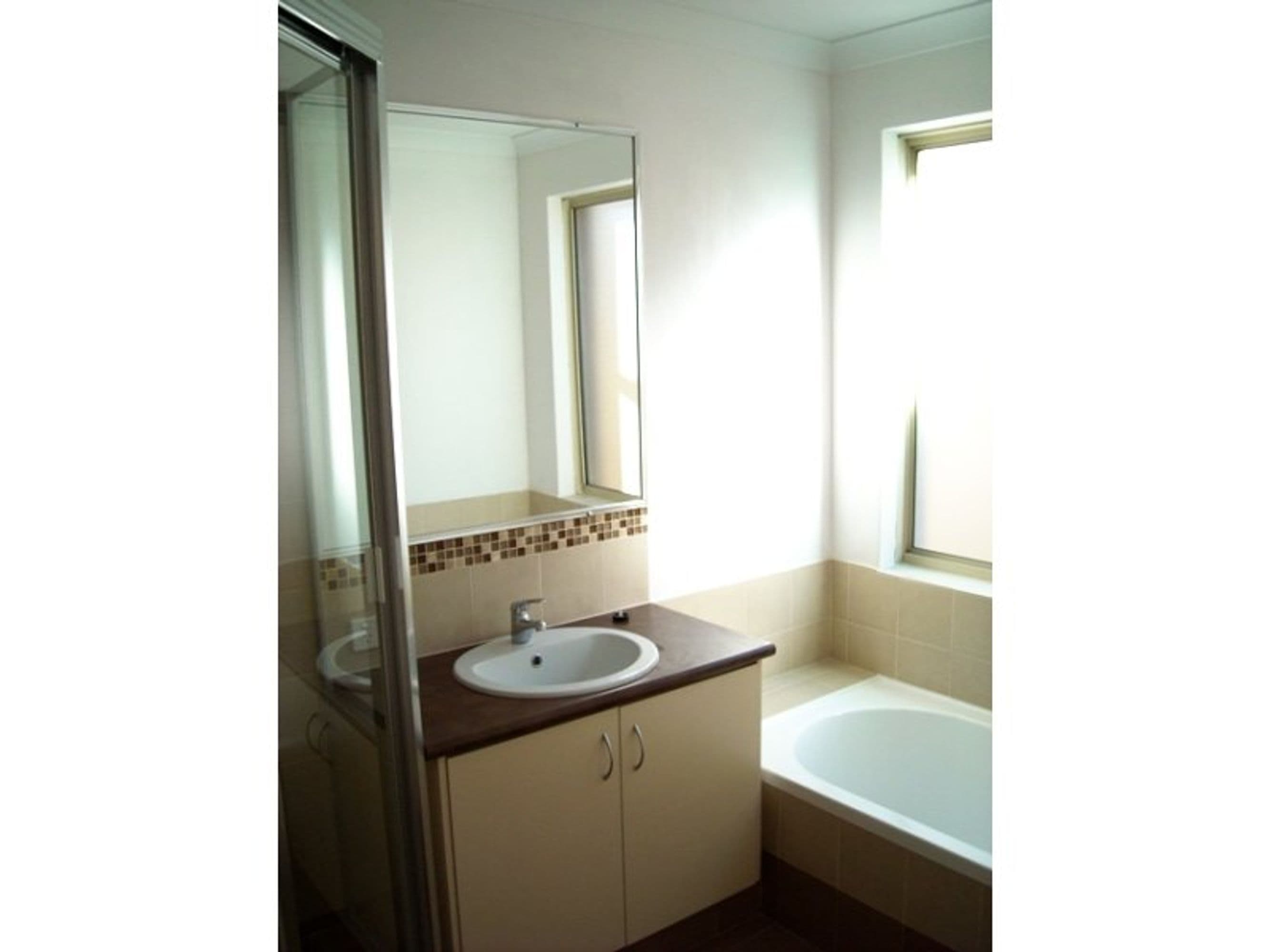 80A Queen Street, Bentley - Thumbnail 4