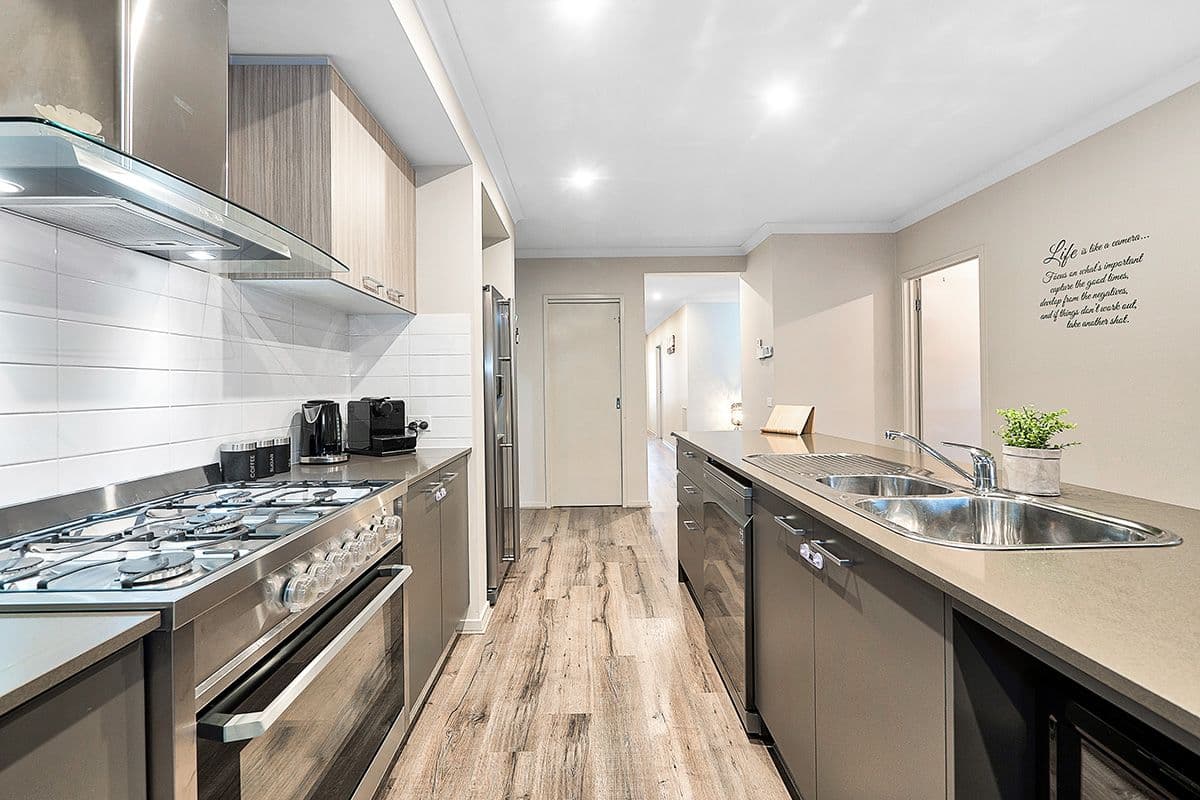 8 Elodea Way, Cranbourne North VIC 3977, Cranbourne North - Thumbnail 2