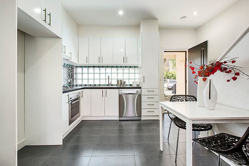 31 McTaggart Street, KENSINGTON VIC 3031, Kensington - Thumbnail 2